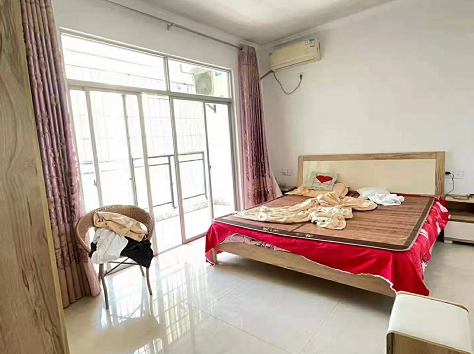 阳光金海岸 电梯8楼 89平方大两房 ，总价4X万 首付9.8万