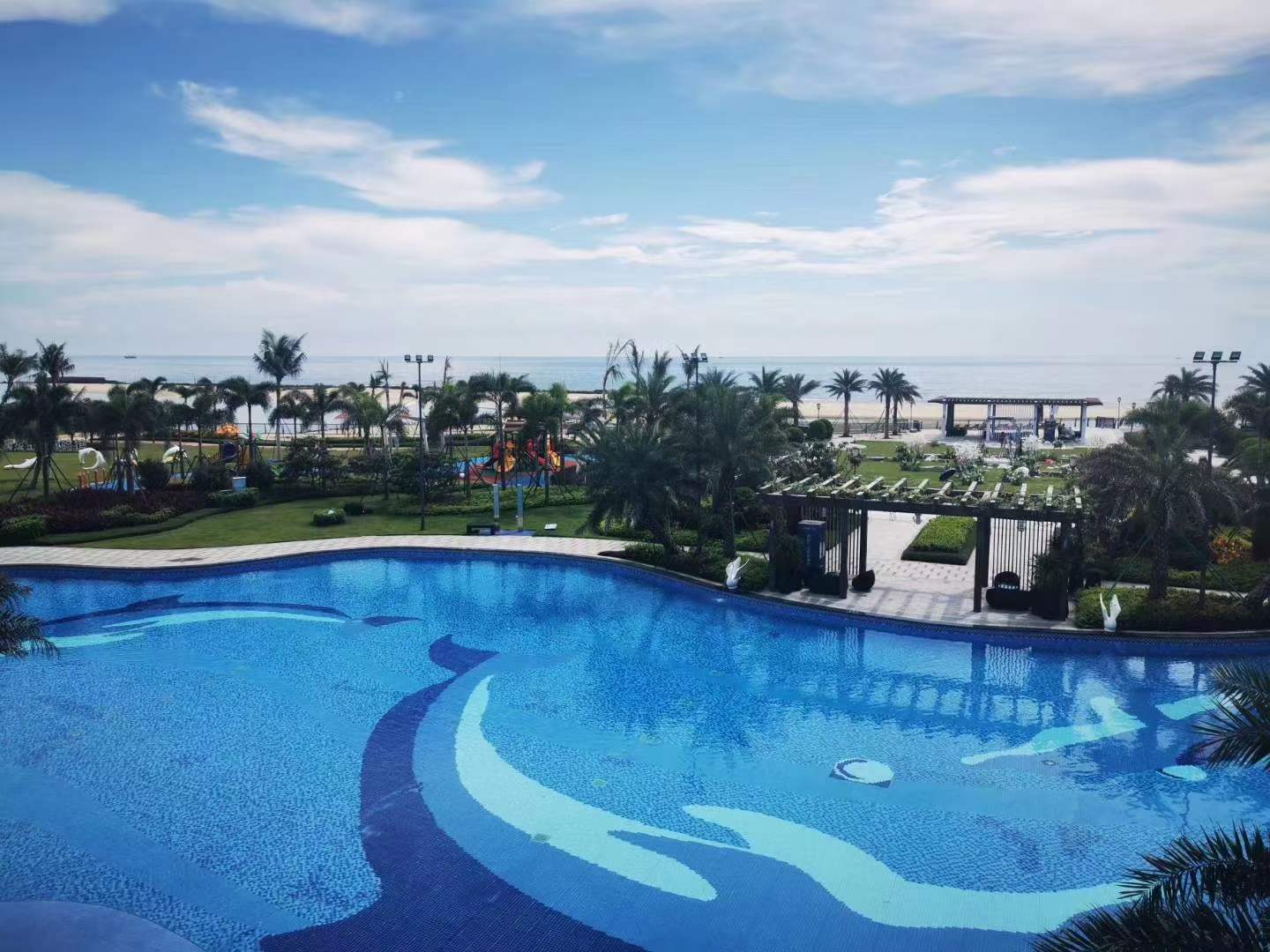 ​银滩西区海景，大开发商，精装修，带室内恒温泳池