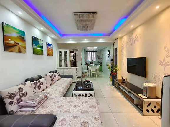 万达商圈，豪装3房2厅2阳台， 南北通透，90.85平+12平赠送