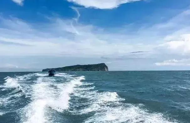 4月最适合去北海涠洲海钓，租船、岛浪，等风，发呆，看日落！