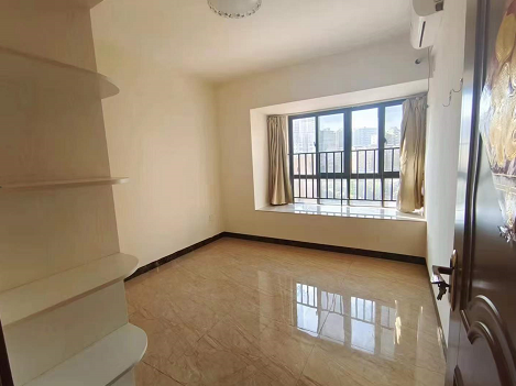 金域华府，精装三房两厅一卫，84.92平赠送20平，东南向，一口价49.8万