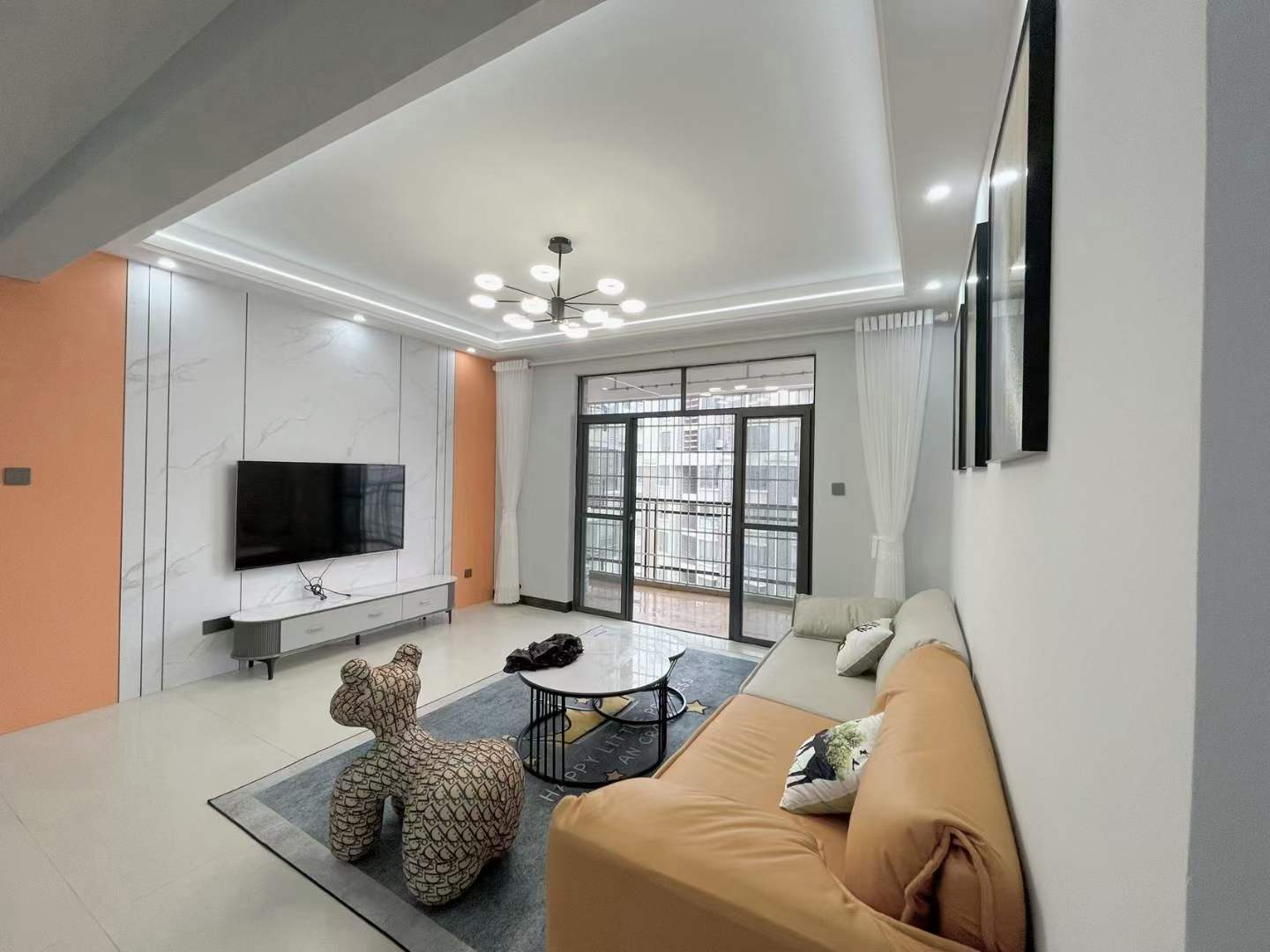 一品湾高端小区 ，大三房两厅2卫带入户花园，123平，售价61.8万