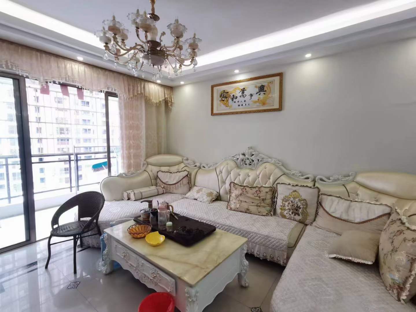 东峰世纪公寓10楼，89平3房小高层朝南野开阔，一口价49万