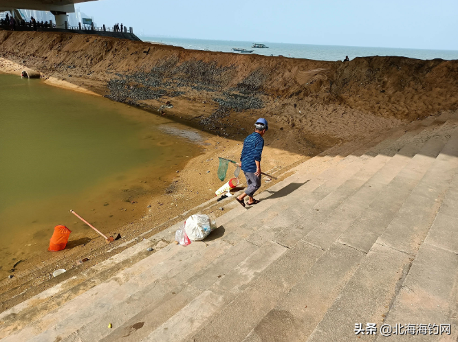 北海高德古镇周边海域用瓶子钓鱼游玩