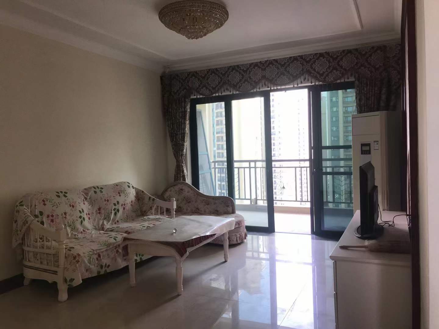 恒大御景半岛三房二厅二卫，135平，18楼，出售