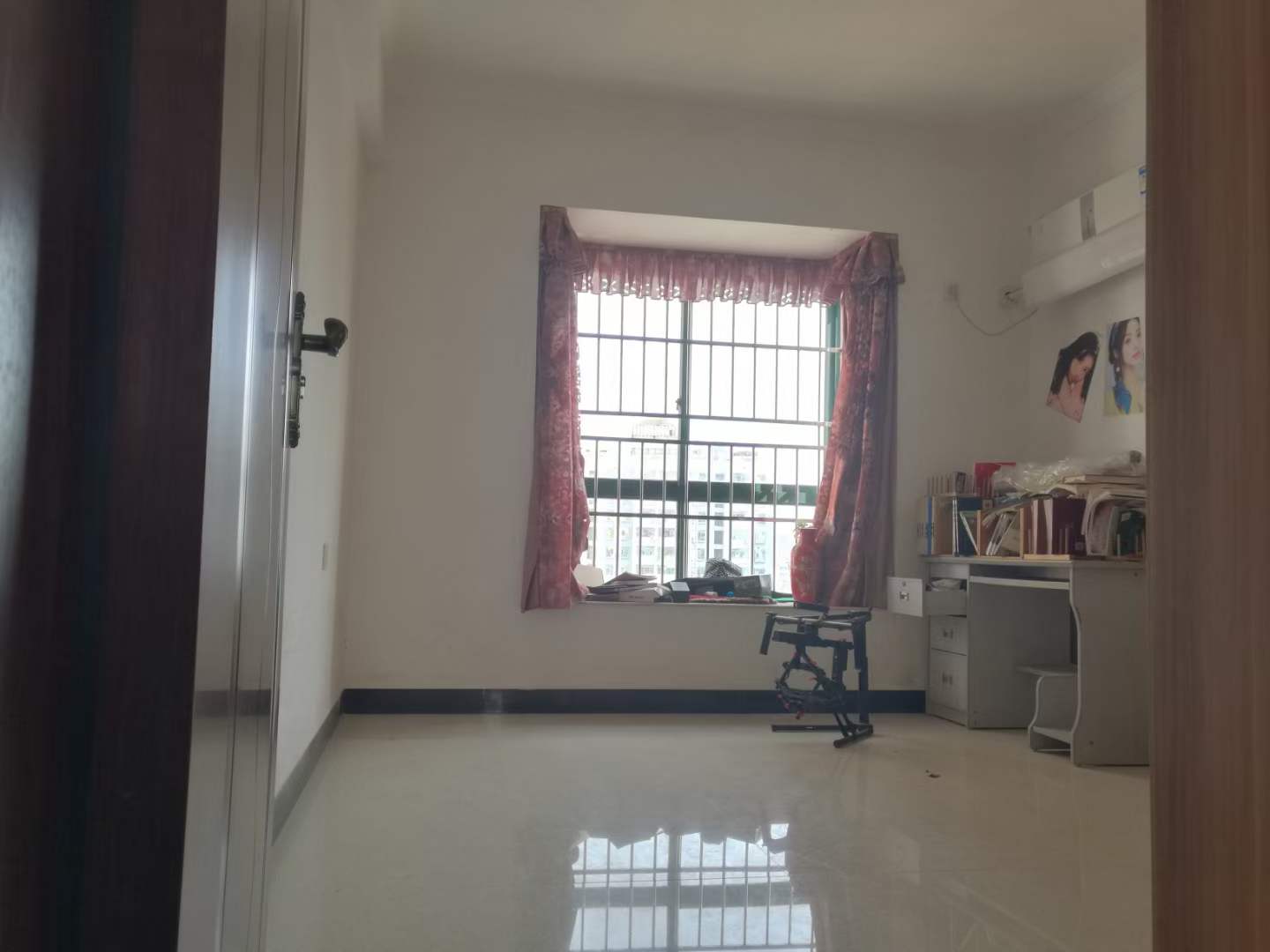 怡景港湾，3房2厅1厨2卫2阳台，133.6平，9楼电梯中间楼层