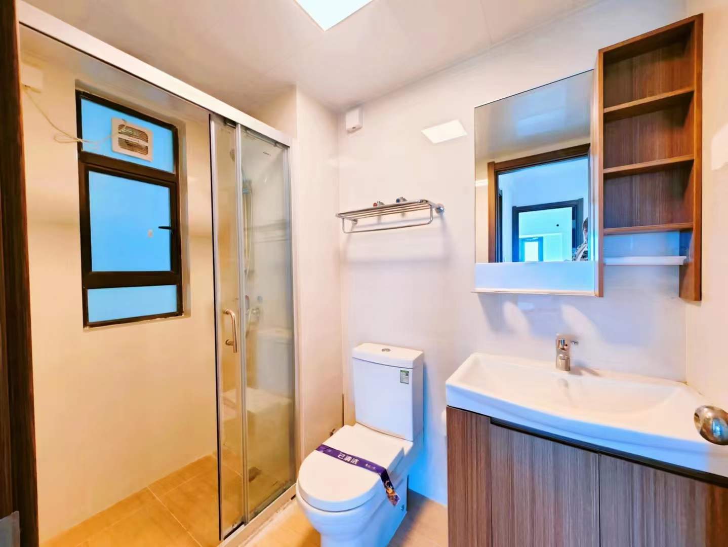 碧桂园一线海景准新房，户型：两室一厅，售价：59.8万