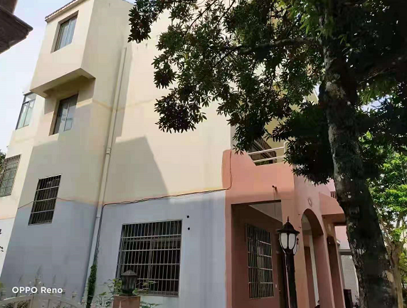 广东南路，臻墅园占地91.8平，6房3厅5卫3阳台，三面采光