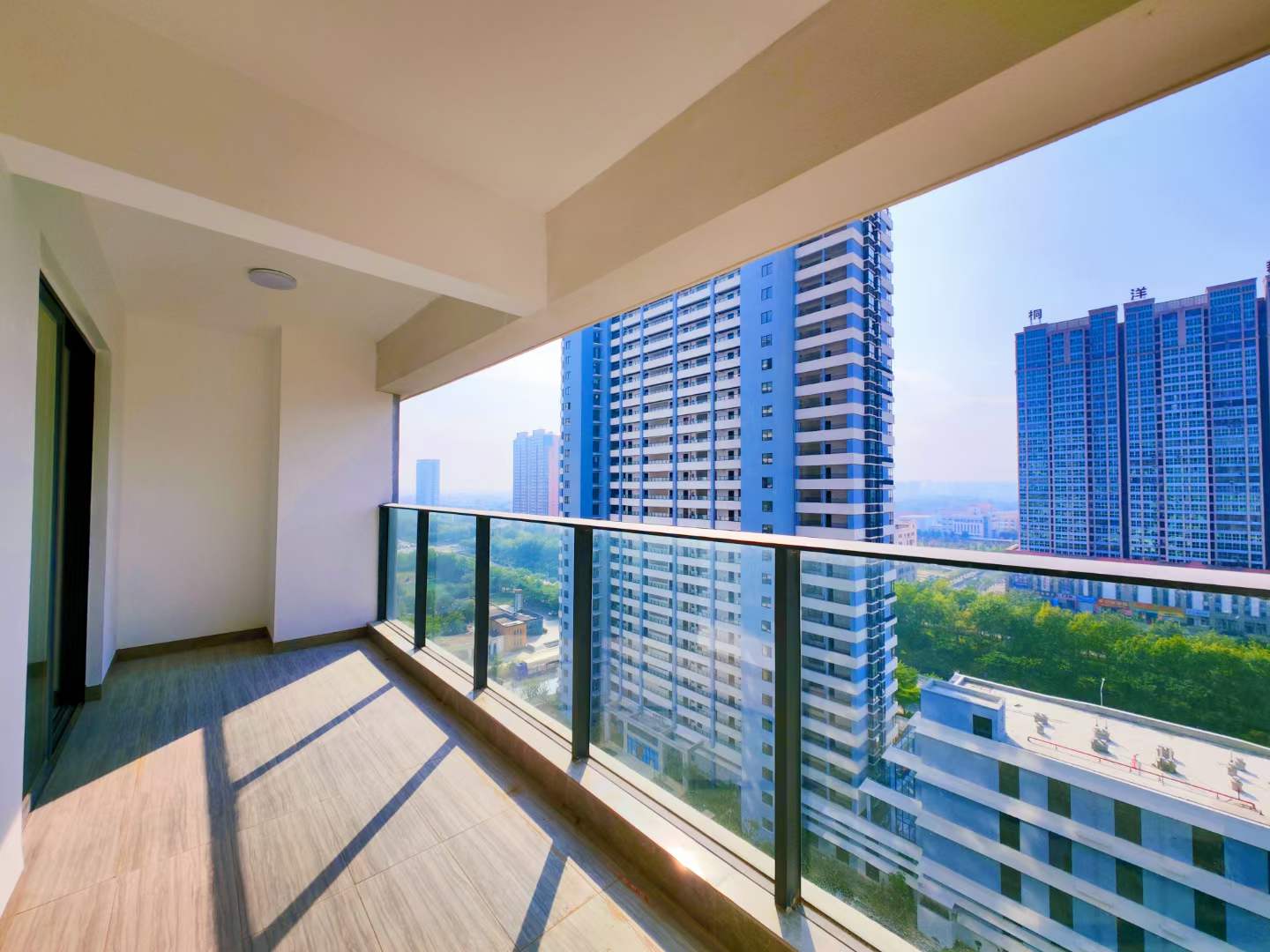 一海华府精装️房,69.55平,42.8万