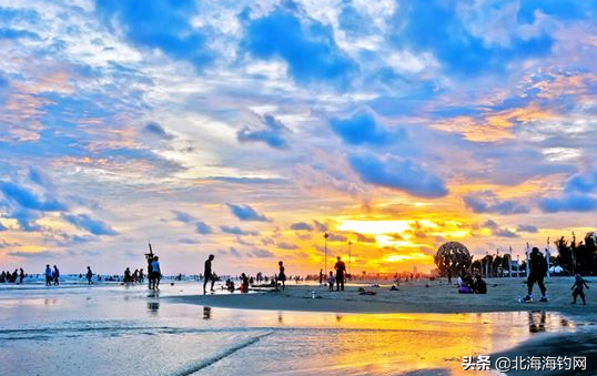 暑假来北海旅游，有种玩法叫出海钓鱼打渔租船游玩