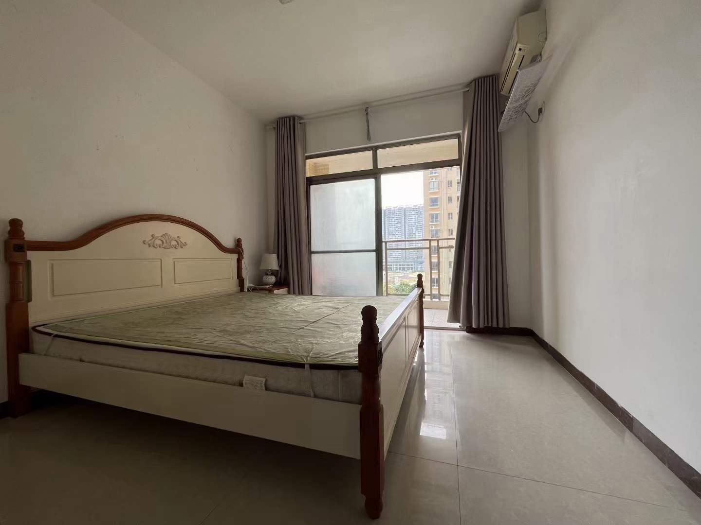 万达对面港鹏公园,精装大2房南北通,急售45.8万