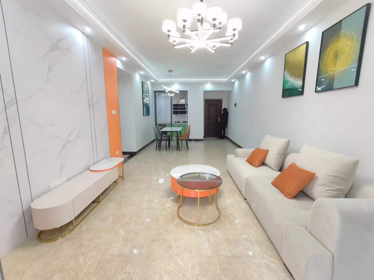 ​广东路世纪城，全新装修3房，朝南中层，50多万