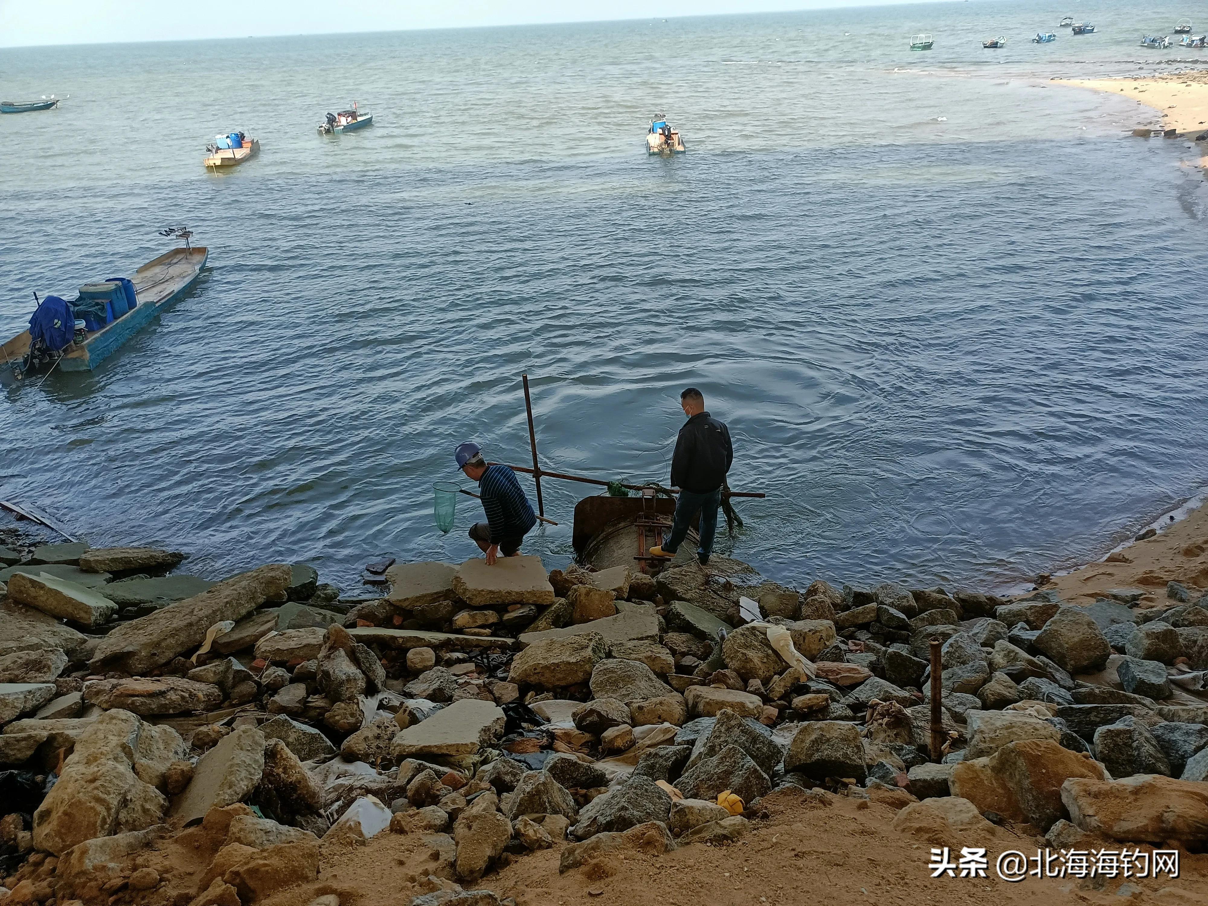 北海髙德老街附近下网捕鱼